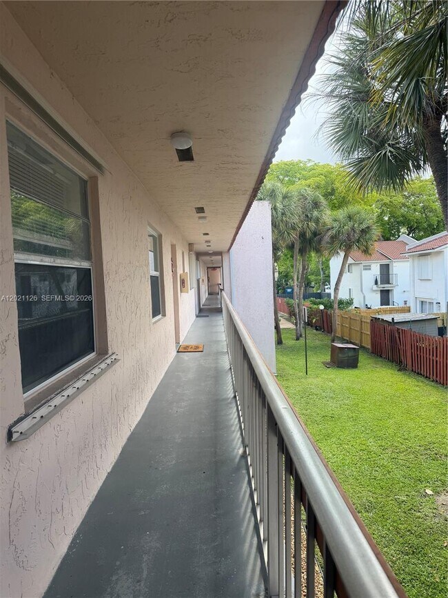 Foto del edificio - 7610 Stirling Rd