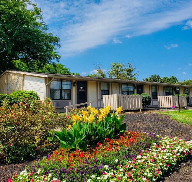 Building Photo - Willow Run