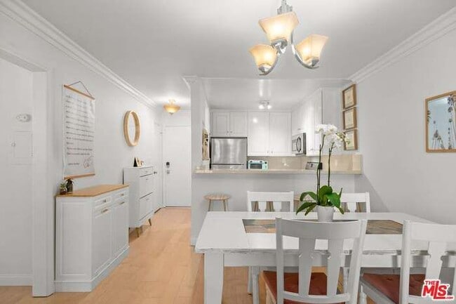 Building Photo - 1125 Pico Blvd