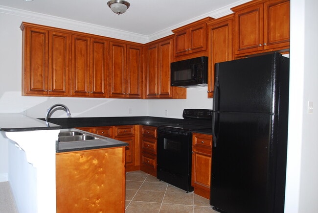 Building Photo - 3460 Riverbend Cv