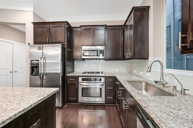 Building Photo - 1812 Dennis St