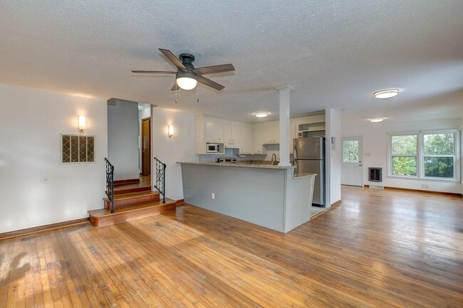 Photo - 1045 Riverview Dr House