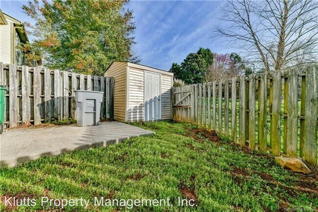 Building Photo - 7348 Pebblestone Dr