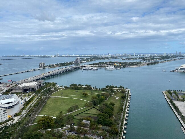 Spectacular direct ocean view - 888 Biscayne Blvd