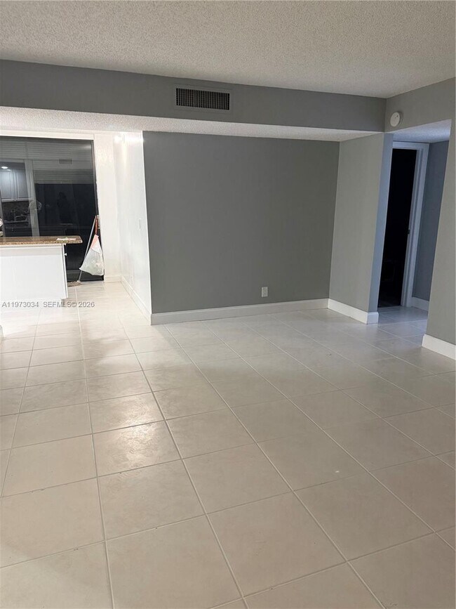 Foto del edificio - 5220 Las Verdes Cir