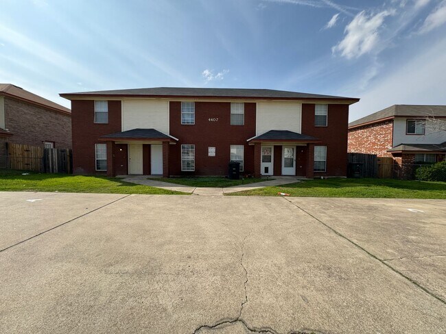 Building Photo - 4407 Jeff Scott Dr