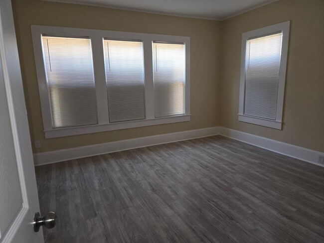 Building Photo - 2302 St Charles St