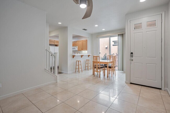 Foto del edificio - 1658 Glenmore Dr