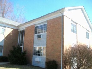 Building Photo - 13 Bissell St