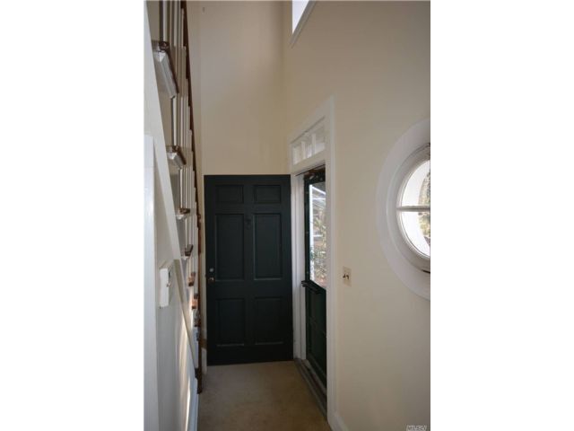 Building Photo - 10 Delafield Woods