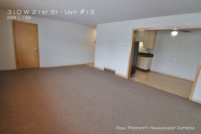 Building Photo - 310 W 21st St