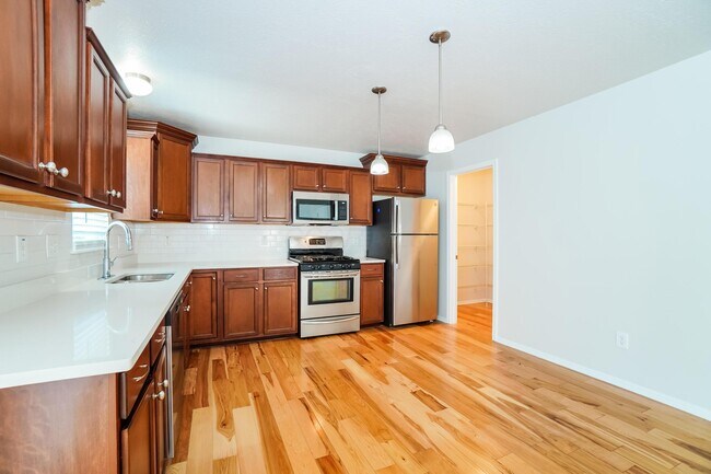 Building Photo - 180 Cherry Tree Ln