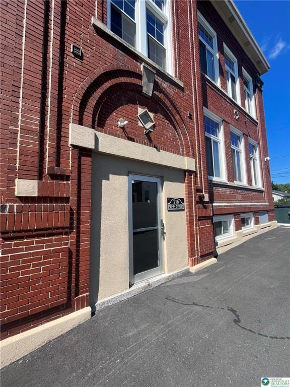 Building Photo - 216 Penn St