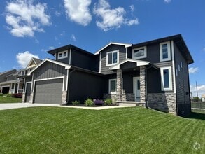 Building Photo - 502 Brentwood Dr