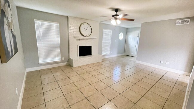 Building Photo - 2215 Roman Ct