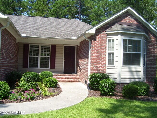 Foto del edificio - 11 Cypress Ln