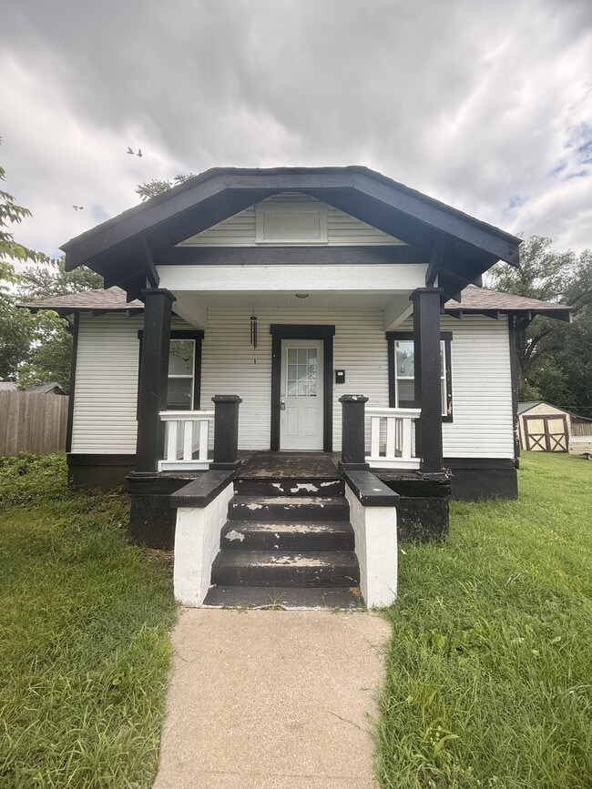 Building Photo - 518 N Nettleton Ave