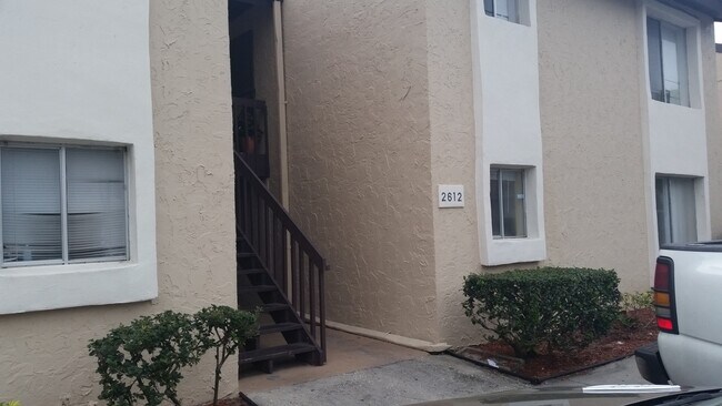 Foto del edificio - 2612 Hidden Lake Dr S
