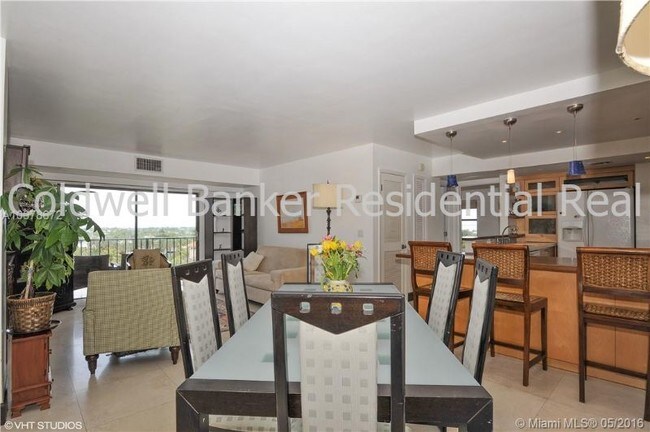 Foto del edificio - 77 Crandon Blvd