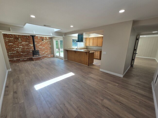 Building Photo - 3+2 Single Family Home in Thousand Oaks - ...