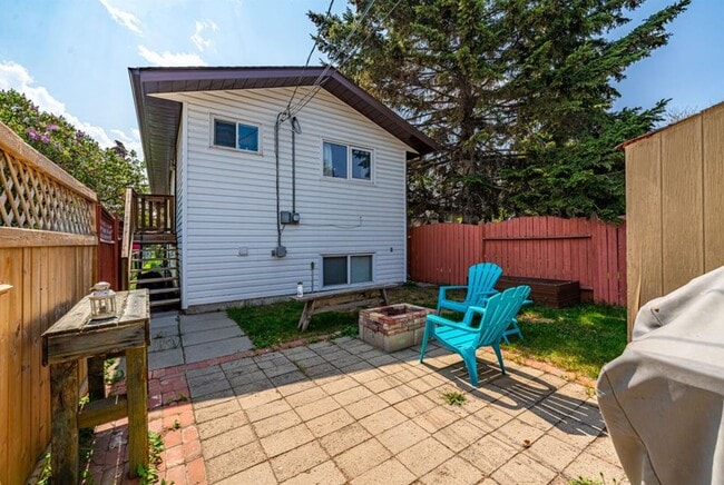 Building Photo - Convenient 2 Bedroom/1 Bath Basement Suite in unmatchable Inglewood! (IP638B)