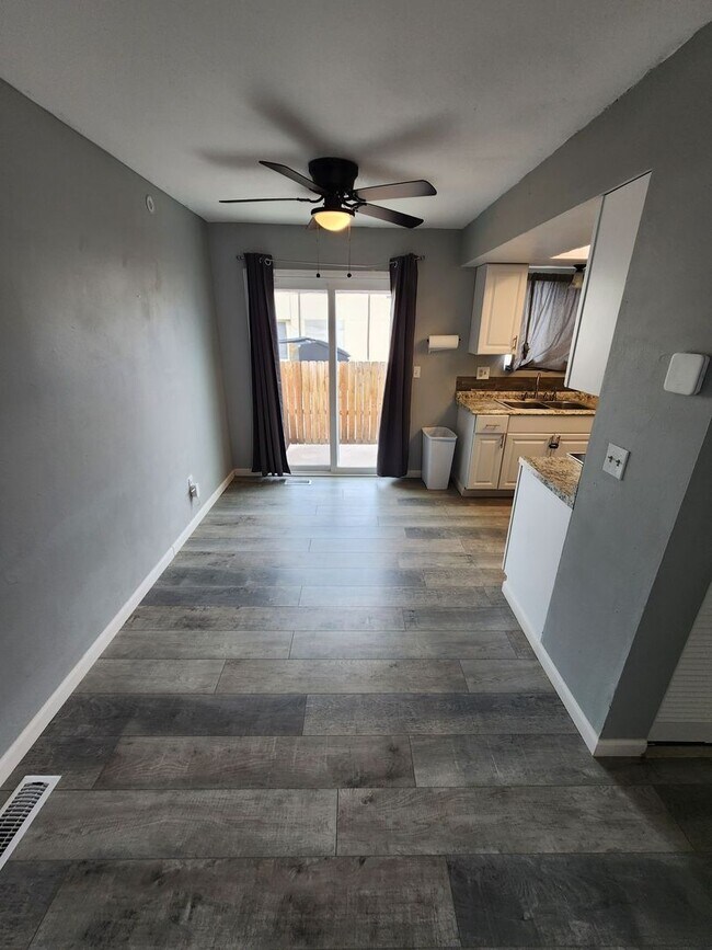 Building Photo - Welcome To This Beautifully Updated 2 Bed Townhome