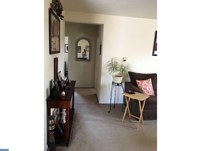 Interior Photo - 424 Lincoln Ave
