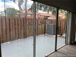 Foto del edificio - 8244 NW 9th St