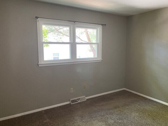 Foto del edificio - 303 Robinhood Ln