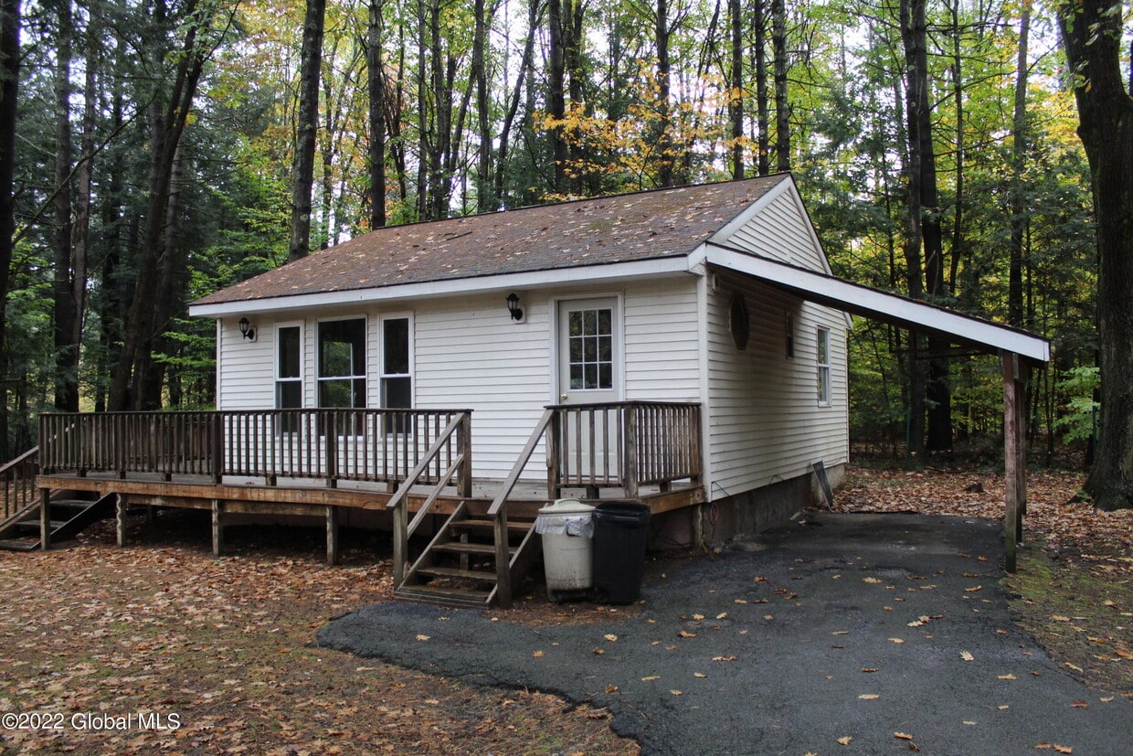 Primary Photo - 6132 NY-9N