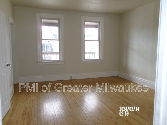 Foto del edificio - 1738 S 66th St