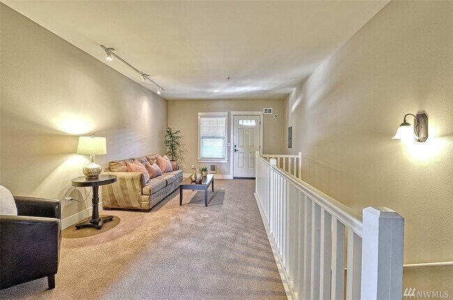 upstairs family/living area - 1000 High St