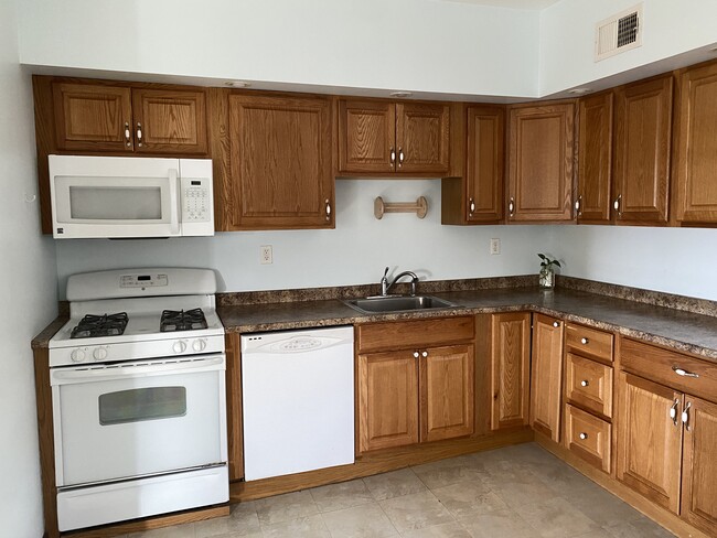 Building Photo - 3706 Melwood Ave