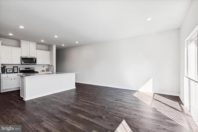 Building Photo - 76 Fonthill Ct