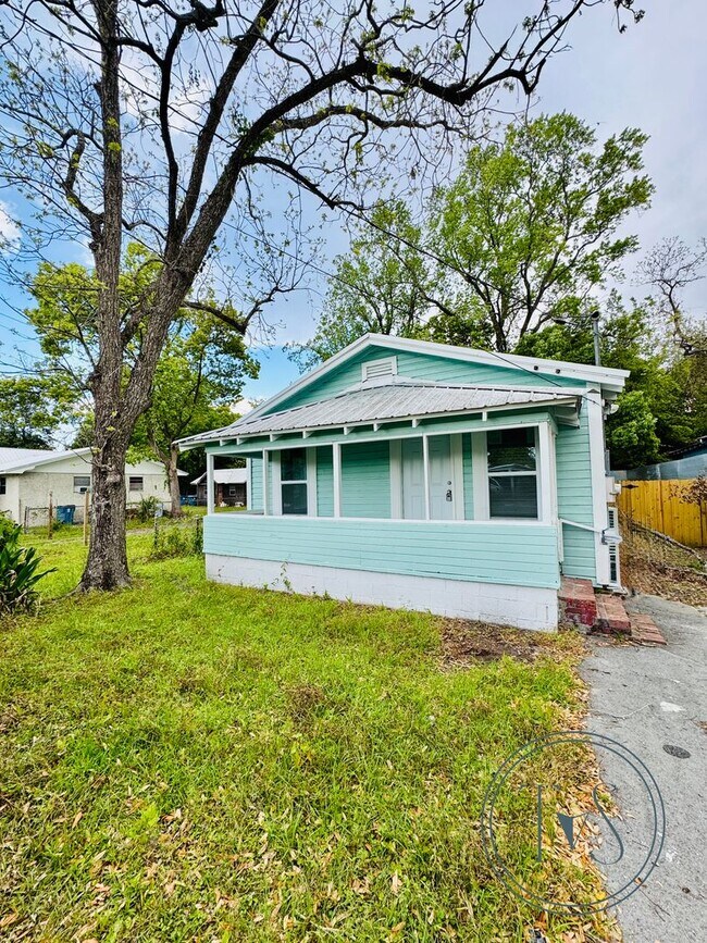 Foto del edificio - 2408 Gordon St