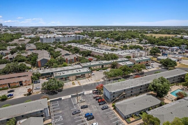 Foto del edificio - 2600 Penny Ln