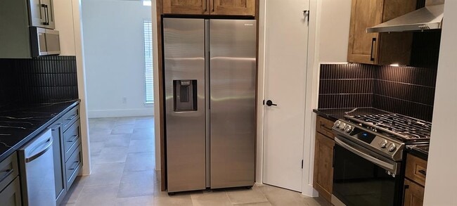 Foto del edificio - 1723 Lakeway Blvd