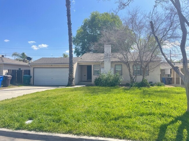 Location, Location, Location! Adorable Riverside Home Ready for Immediate Move In - Location, Location, Location! Adorable Riverside Home Ready for Immediate Move In