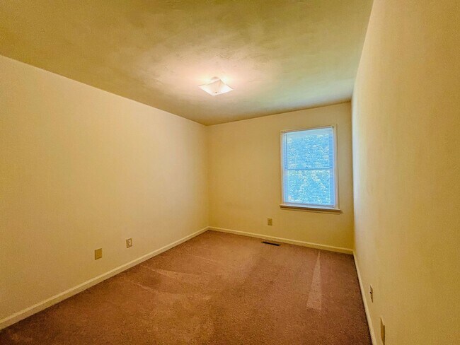 Building Photo - 2500 Ridge Rd