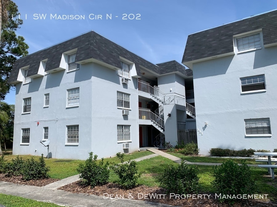 Primary Photo - 111 SW Madison Cir N