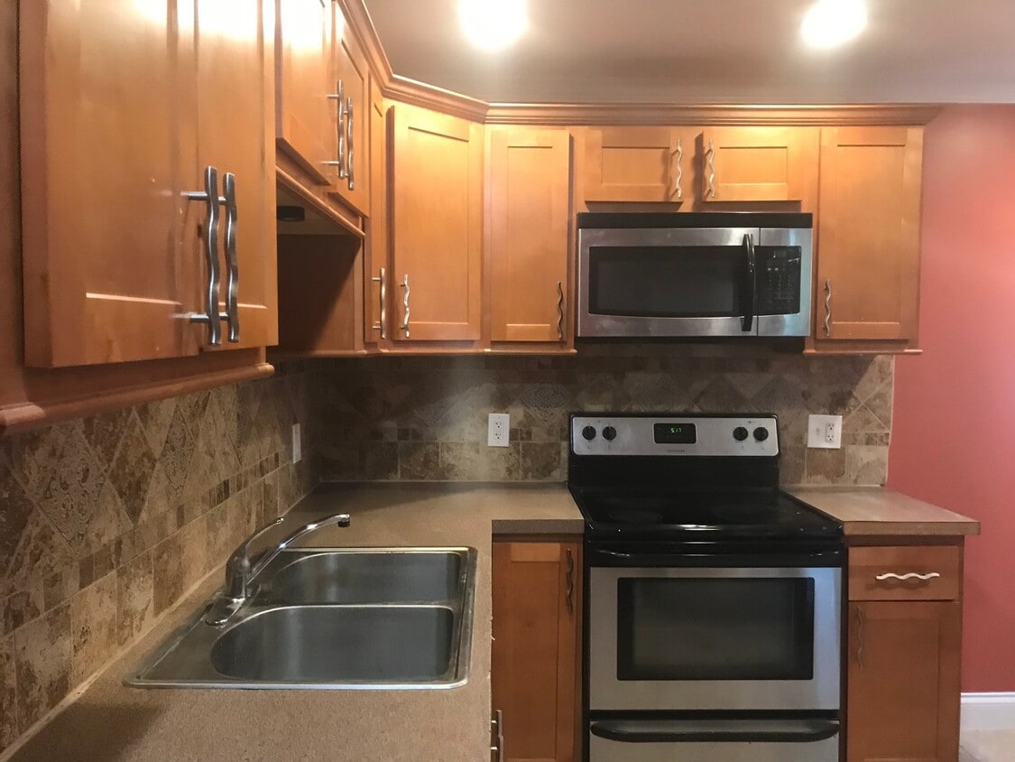 Foto principal - 3 Bedroom 1 bath home for lease in Maple H...