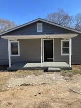 Building Photo - 110 Oak Ln