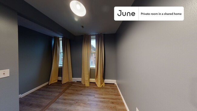 Foto del edificio - Private bedroom in 3 bed/1 bath Home