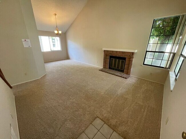 Building Photo - Now Ready! Newly Updated and Spacious 3/2....