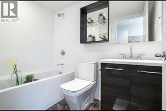 Building Photo - 7468 Lansdowne Rd