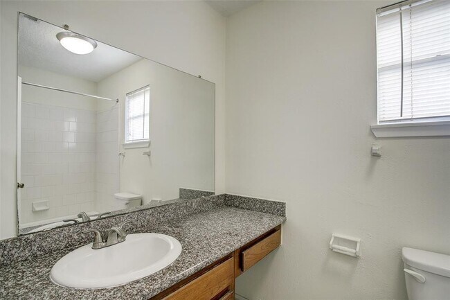 Foto del edificio - 20215 Telegraph Square Ln