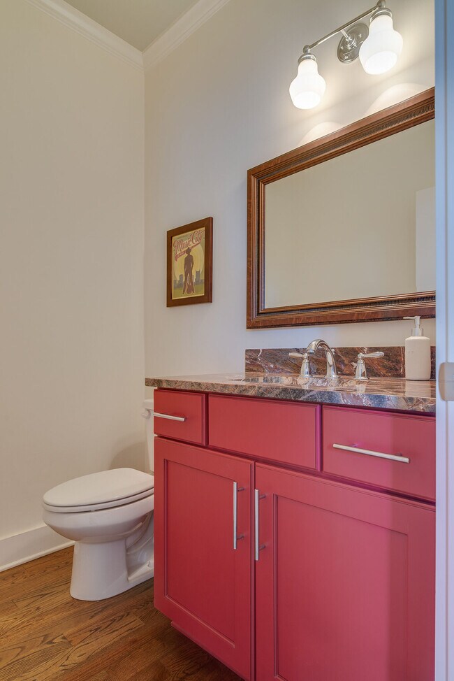 Building Photo - 1407 Pillow St