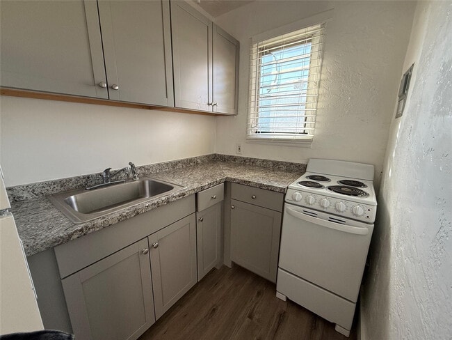 Building Photo - 1739 Moffett St