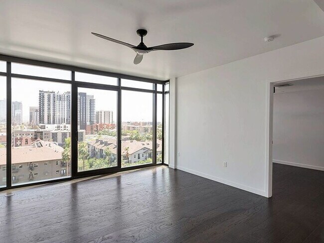 Building Photo - "Spacious 2-Bed, 2-Bath Gem in the Heart of Phoenix - 1188 Sq Ft of Modern Living!"