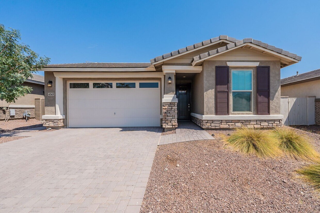 Primary Photo - Charming 3-Bedroom Home in Verrado with St...